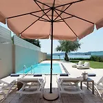 White Swan With Private Pool *