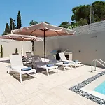 White Swan With Private Pool *