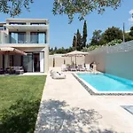 White Swan With Private Pool