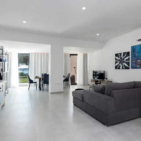 White Swan With Private Pool And Jacuzzi * Komméno