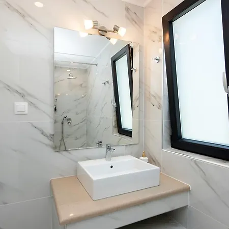White Swan With Private Pool And Jacuzzi * Komméno