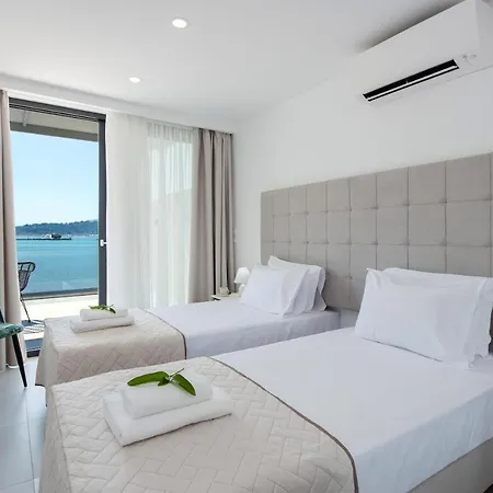 Villa White Swan With Private Pool And Jacuzzi *