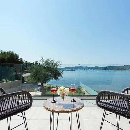 Villa White Swan With Private Pool And Jacuzzi Komméno