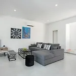 White Swan With Private Pool