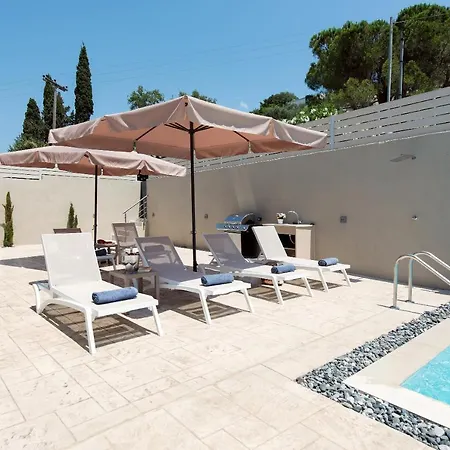 White Swan With Private Pool *