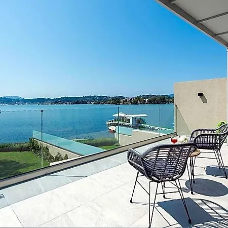 White Swan With Private Pool