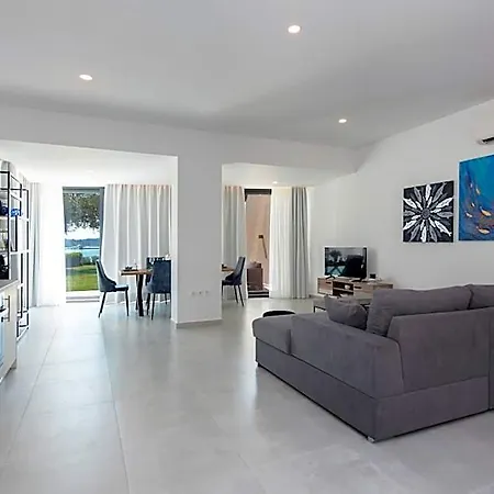 Villa White Swan With Private Pool *
