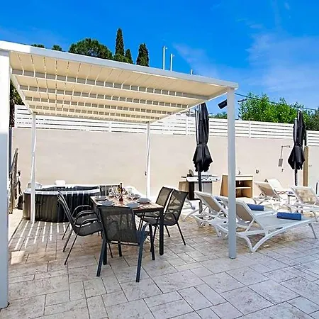 White Swan With Private Pool *