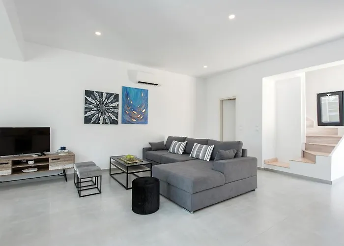 White Swan With Private Pool