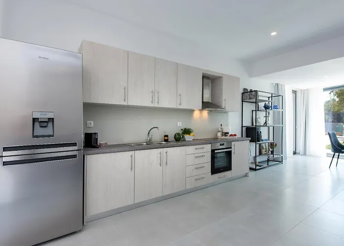 White Swan With Private Pool Kommeno (Corfu)