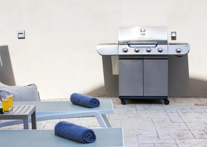 White Swan With Private Pool