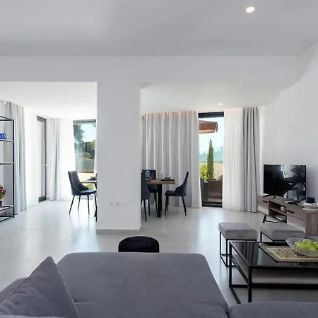 White Swan With Private Pool * Κομμένο