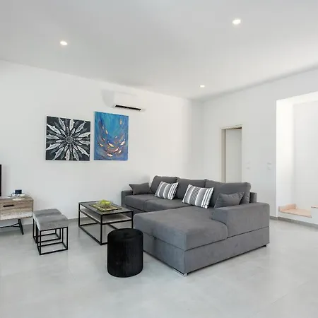 White Swan With Private Pool