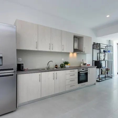 White Swan With Private Pool Κομμένο