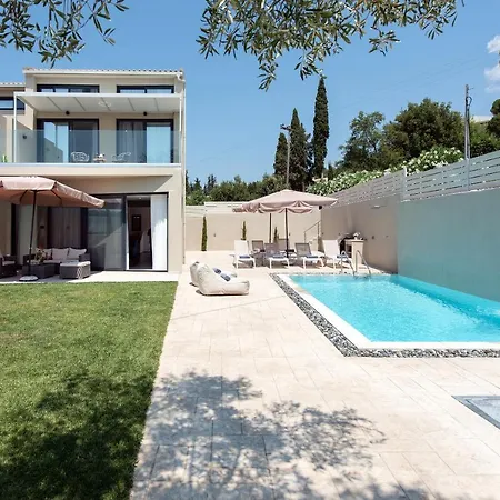 White Swan With Private Pool